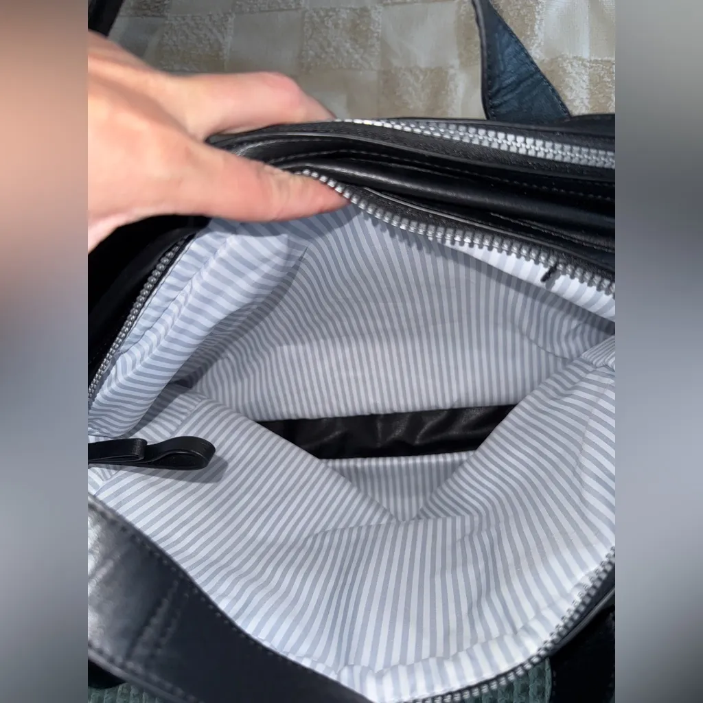 Lululemon Sweat and Go Gym Bag great condition - Image 3