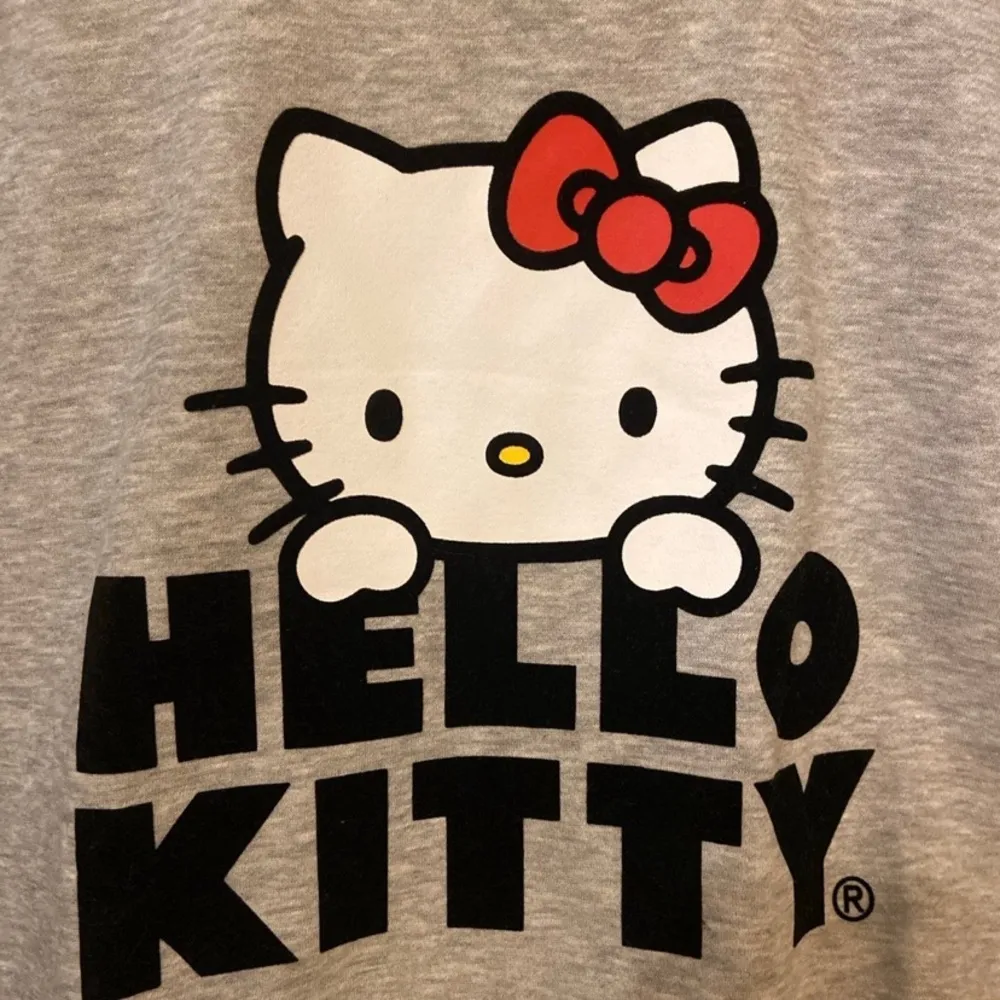 - Hello Kitty Sweatshirt size med - Image 2