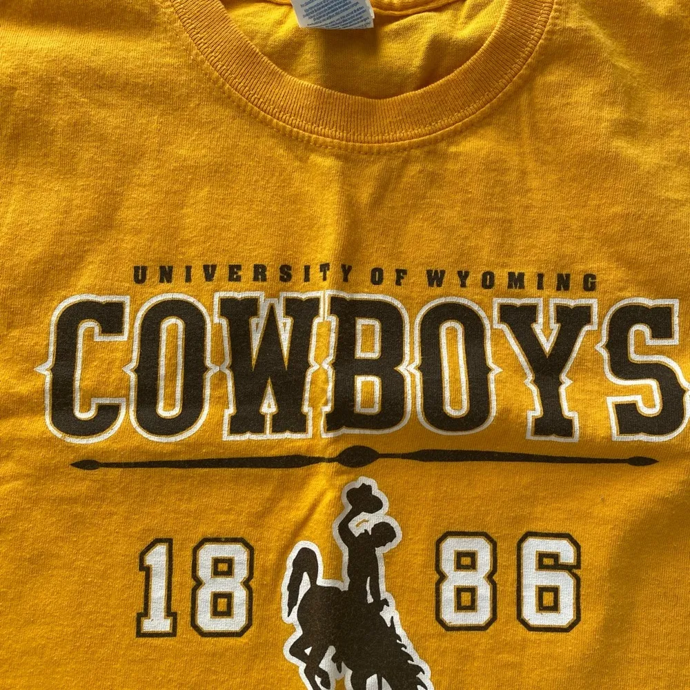 mustard yellow brown and white vintage university of Wyoming cowboys shirt - Image 3