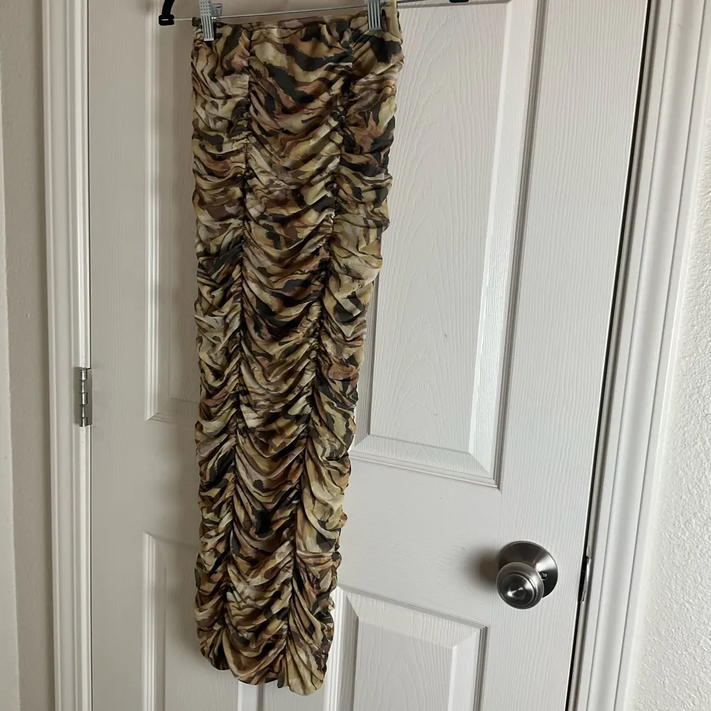 Topshop Camouflage Pencil Skirt Women’s size 2 - Image 3