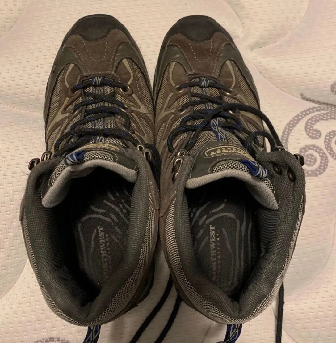 Northwest Territory Hiking Boots - Image 2