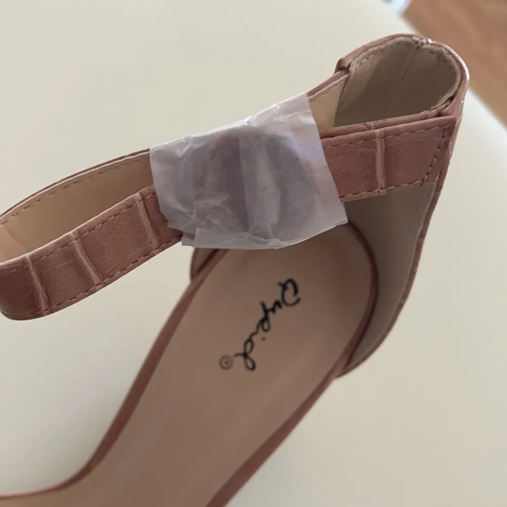 Qupid Shoes Lake Crocodile Block Heels - Image 6