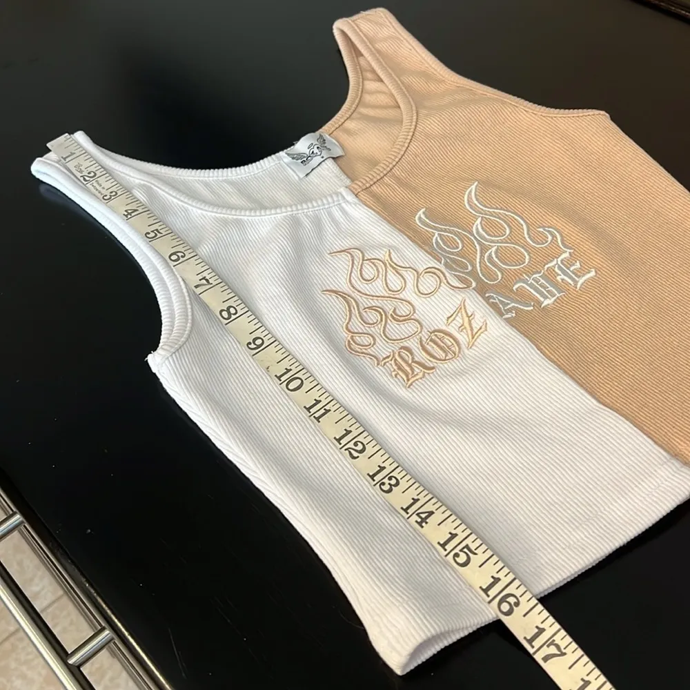 🔴 ROZ AVE cropped ribbed two tone tanktop with front embroidery, stretchy, sz M White Size M - Image 10