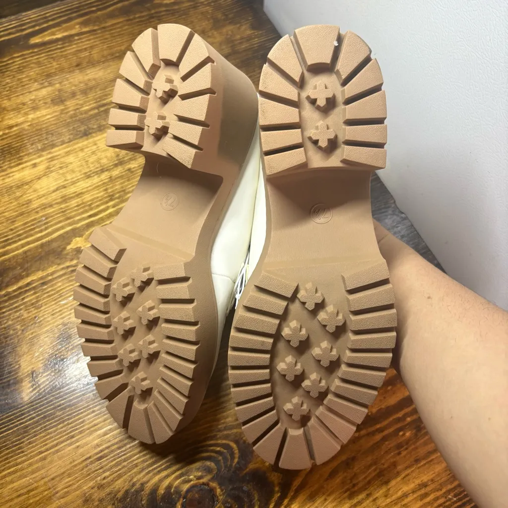 Universal Thread Off White Heeled Loafers Size 7.5 - Image 7