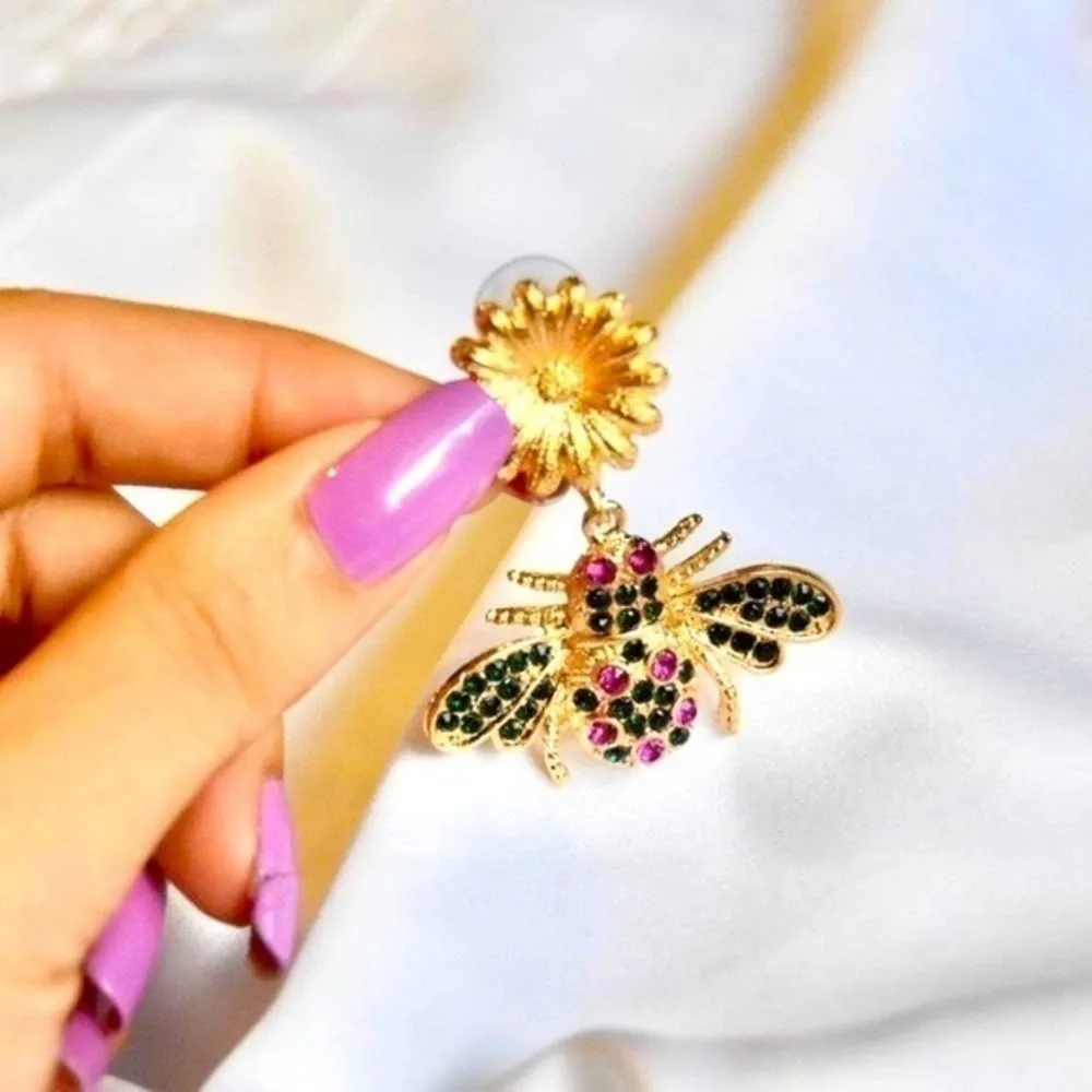 Insect Earrings Gold - Image 4