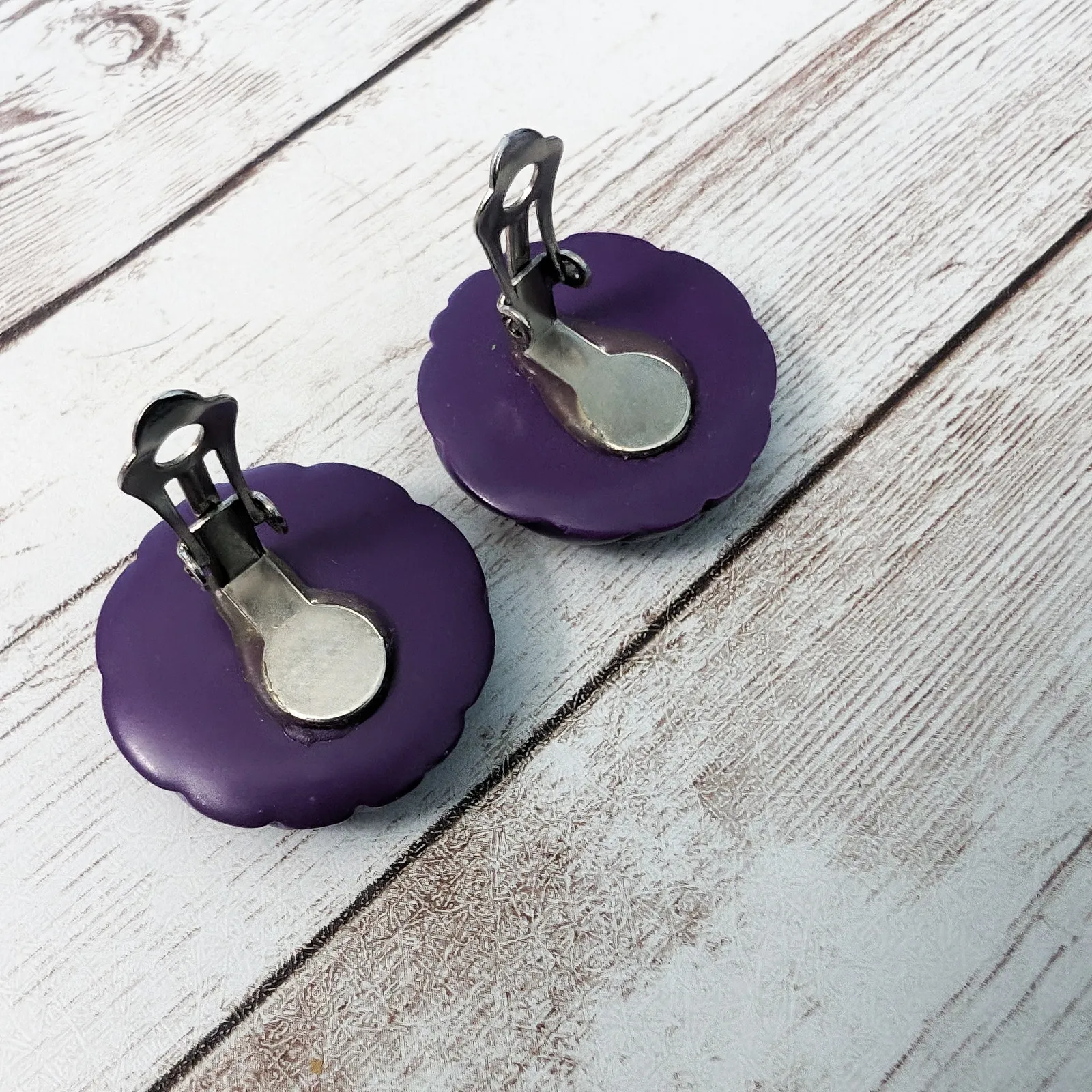 Vintage Clip On Earrings - Image 6