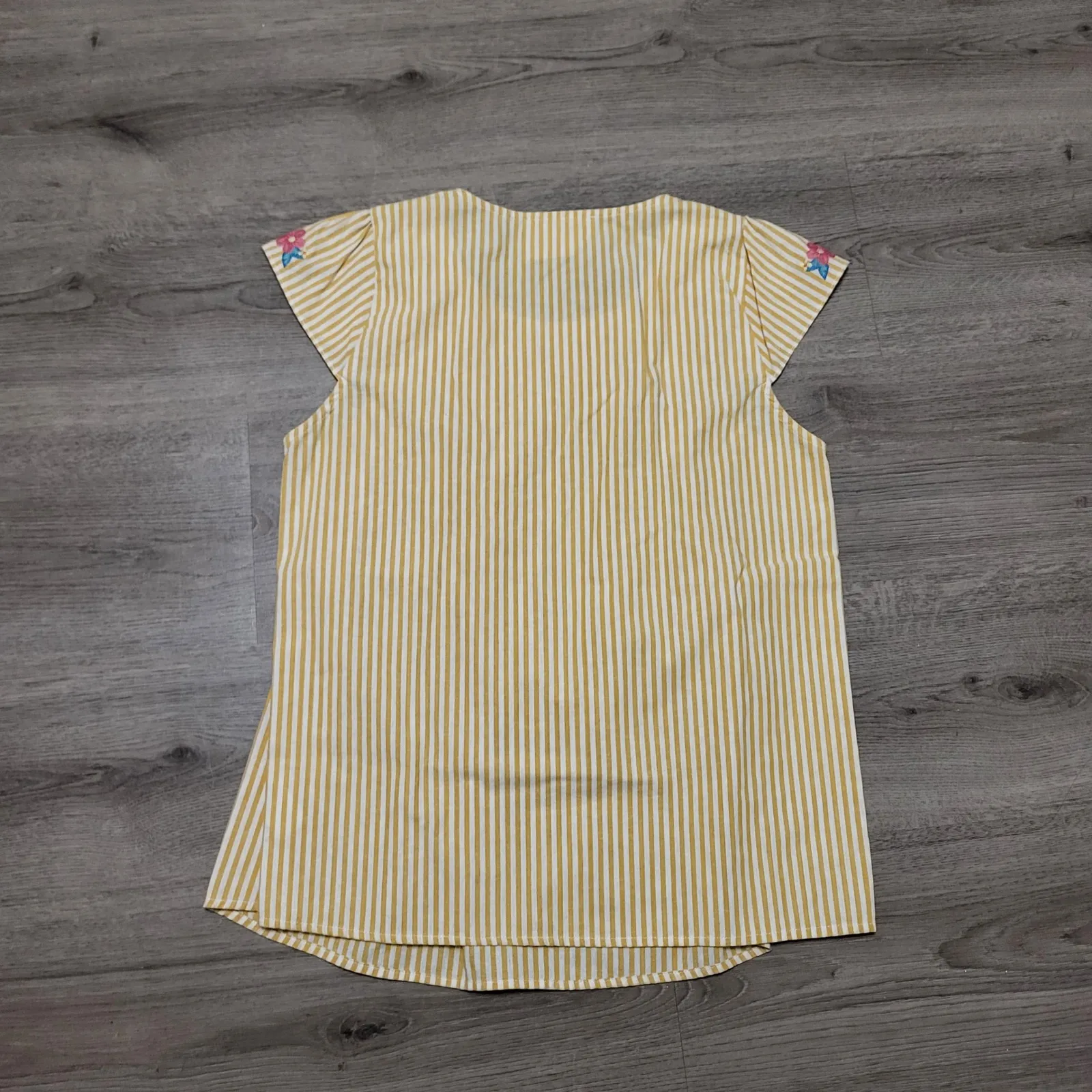 Savanna Jane Embroidered Floral Striped Yellow Top Women Size S Short Sleeve - Image 4