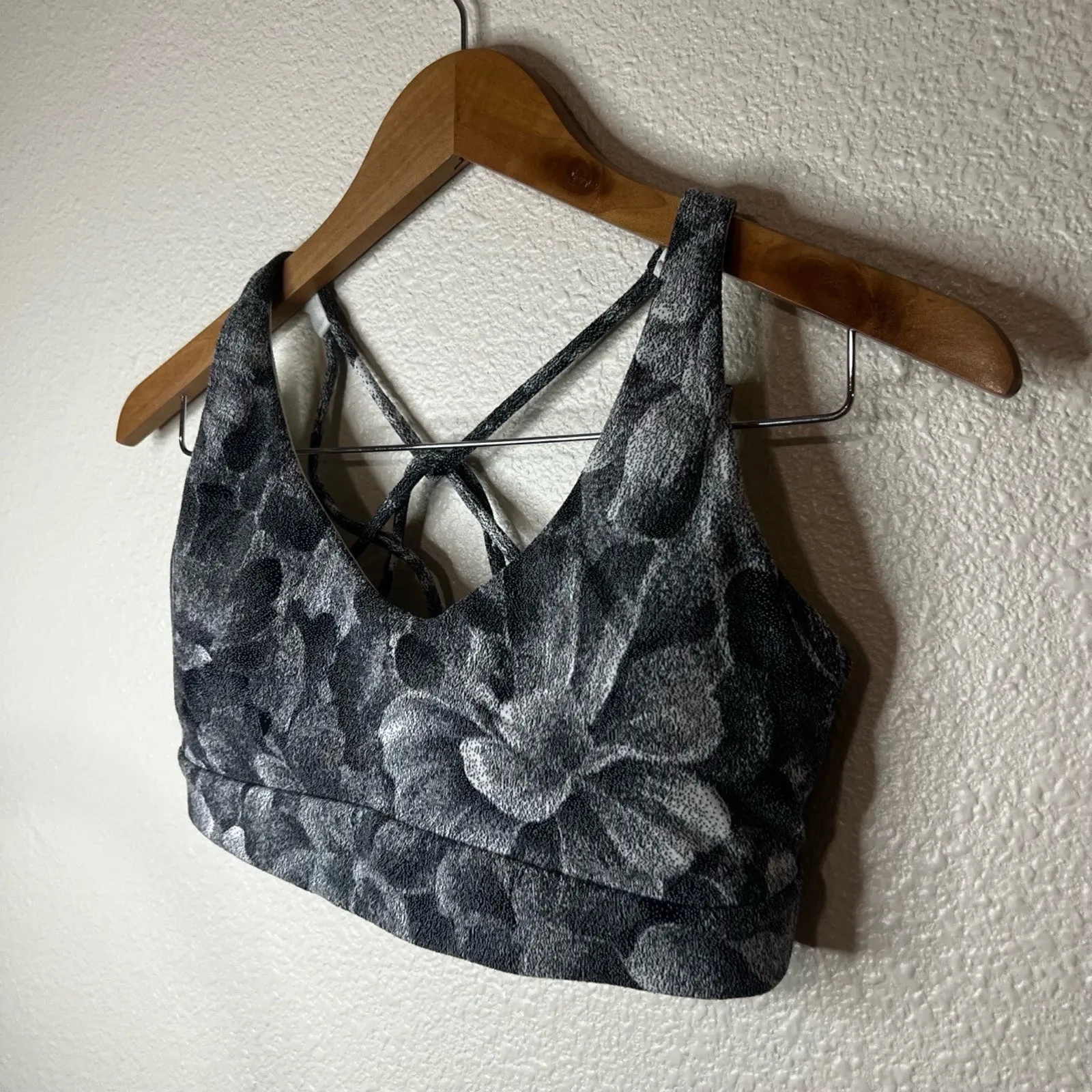 Athleta SportsBra Womens Small Black White Floral Abstract Criss-Cross Back - Image 2