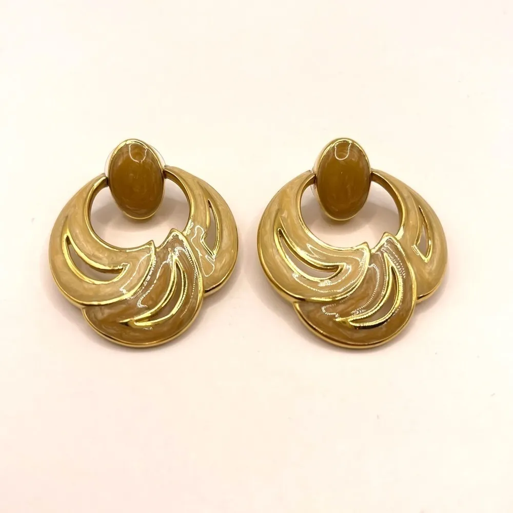 Vintage Napier earrings Pierced Gold Tone & Beige cream enamel earrings! - Image 3