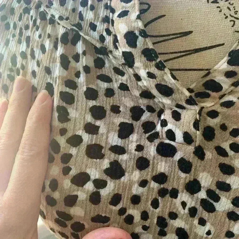 Women’s Small Short Sleeve Top Black Tan White Pattern V - Image 3