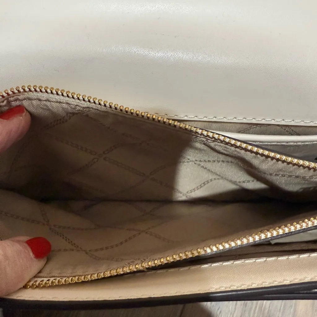 NWOT Michael Kors embossed leather, large "Jade" shoulder bag. - Image 7