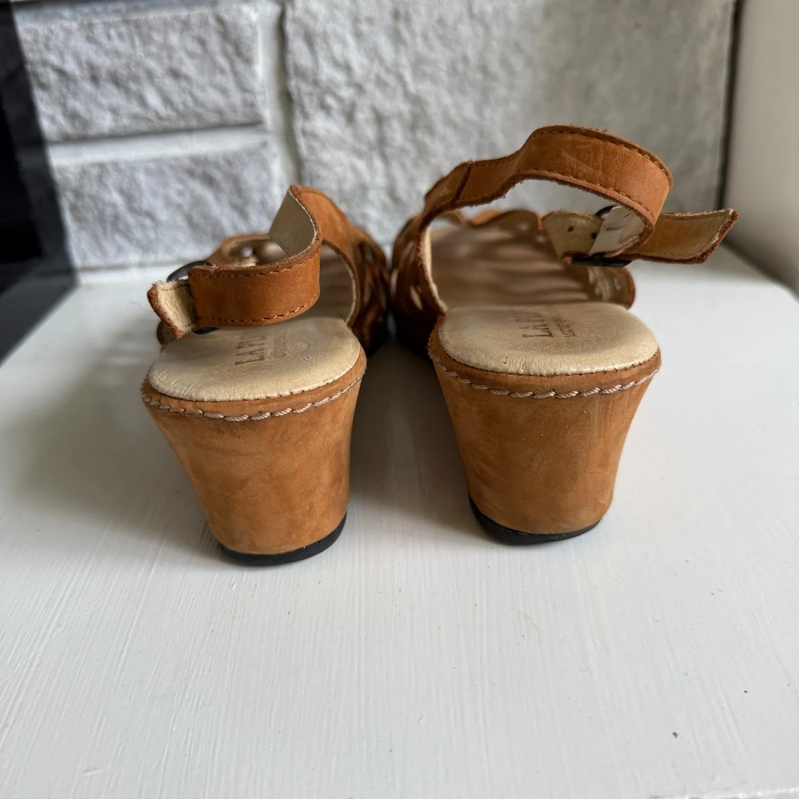 La Plume Leather Cutout Strappy Sling Back Suede Wedge Sandals Heels EU 41/US 10 Tan - Image 4