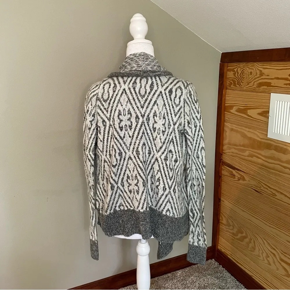Abercrombie & Fitch Grey White Aztec Wool Blend Knit Cardigan Extra Small/Small - Image 3