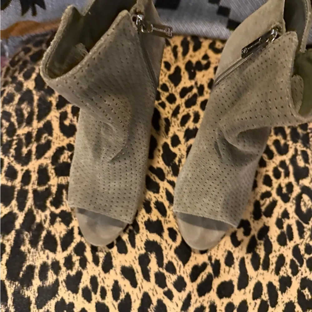 Jessica Simpson Brown and Green Heeled Boots with Peep-Toe and Chunky Heel - Image 5