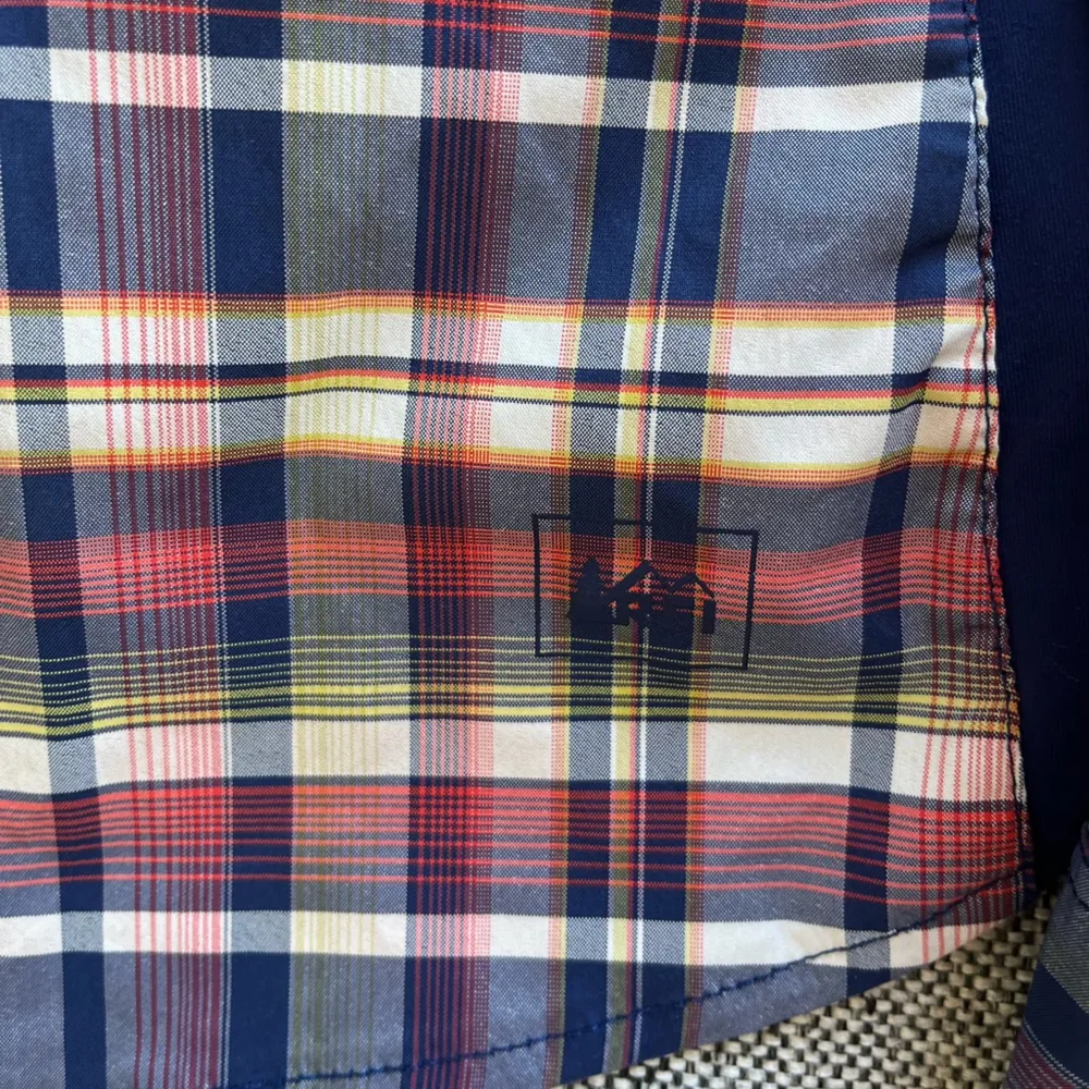 REI plaid button up travel shirt Size M - Image 4