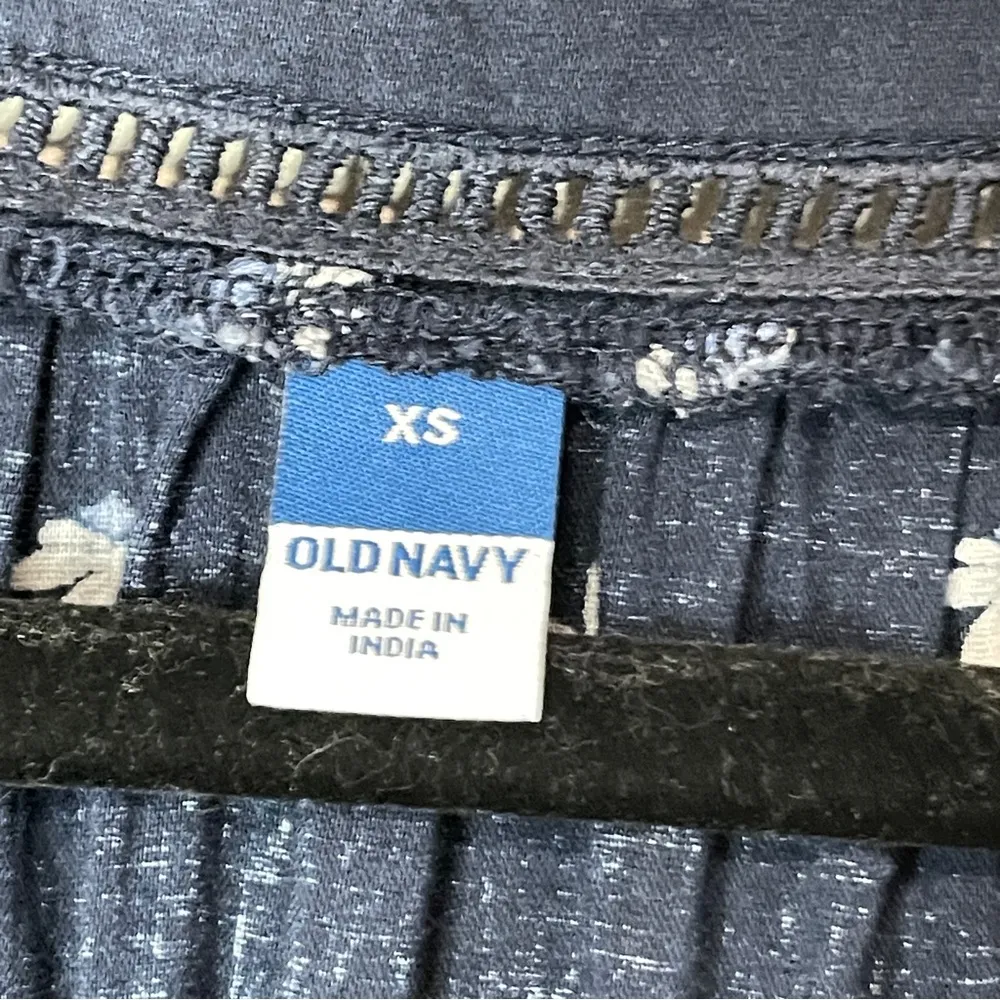 ❄️3/$18 OLD NAVY Oversized Floral V-Neck Navy Blue Swing Top Crochet Trim, XS - Image 8