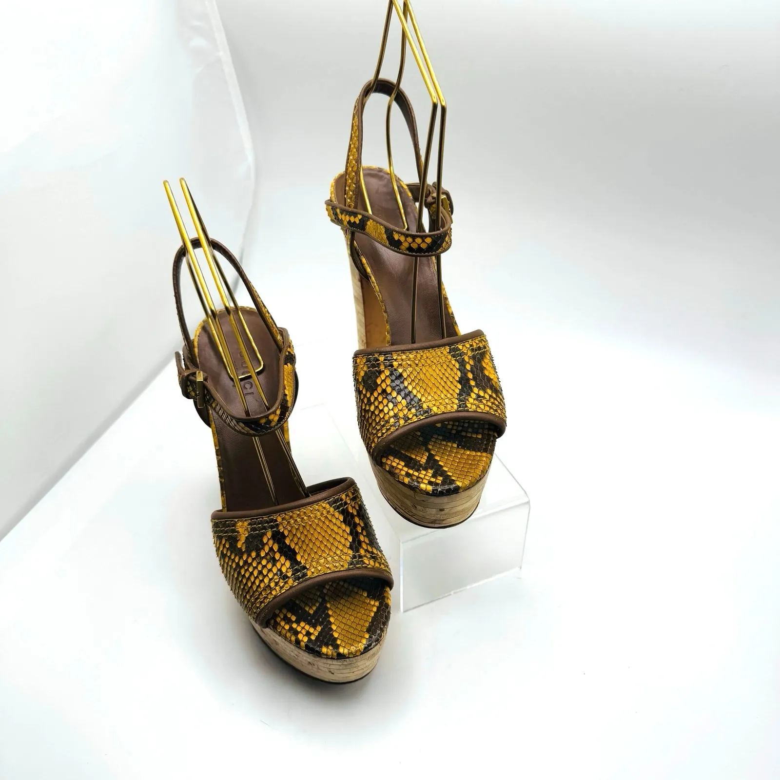 Gucci mustard platform Retro Snakeskin Animal Print Slingback Sandals 36.5 - Image 8
