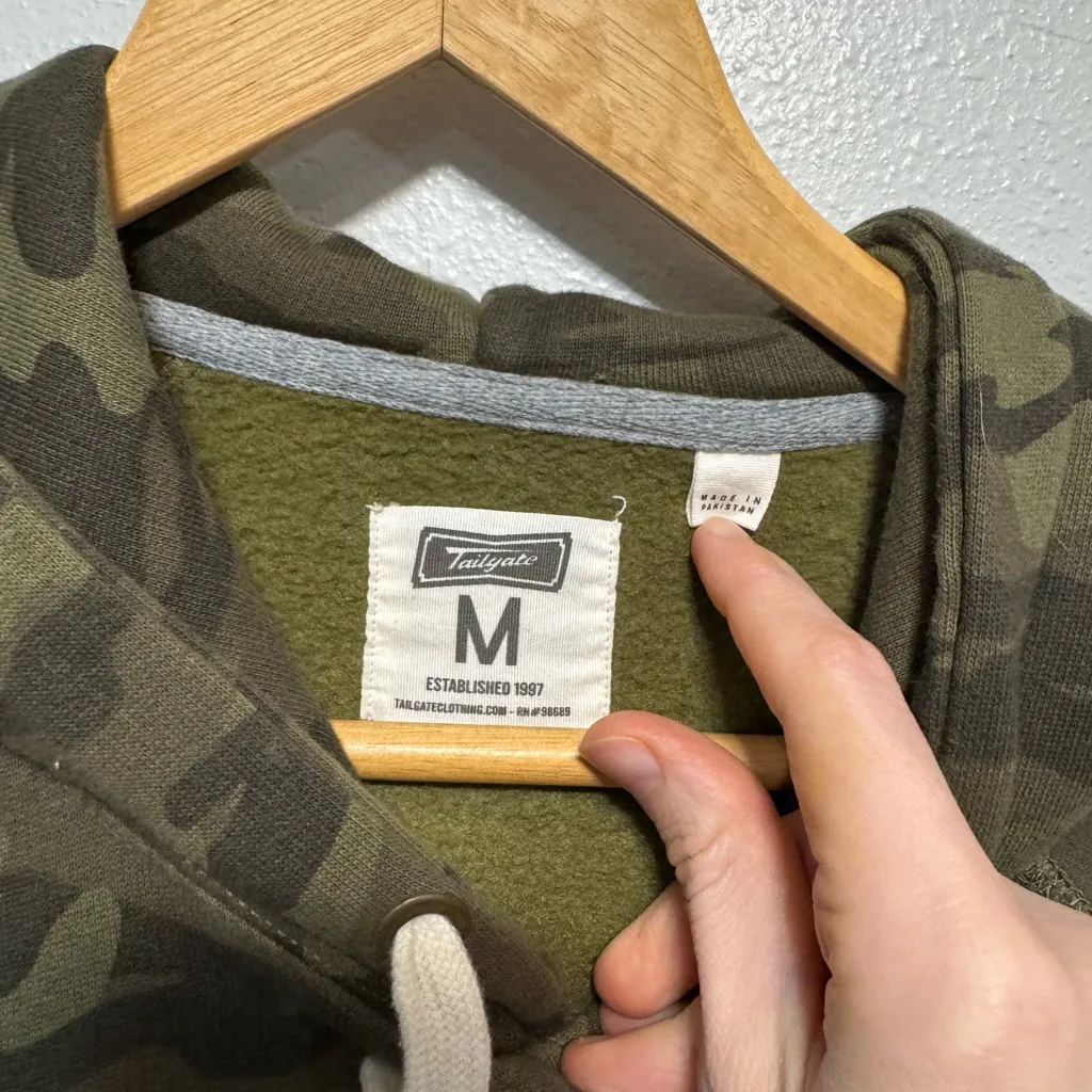 Tailgate Iowa State University  Sweatshirt - Size Medium - Image 2