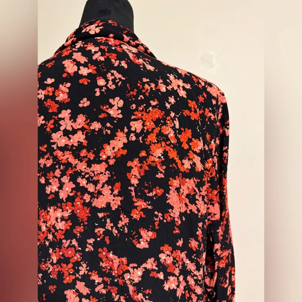 EUC Chaus New York Red, Pink, and Black Floral Open Front Shirt size medium - Image 9