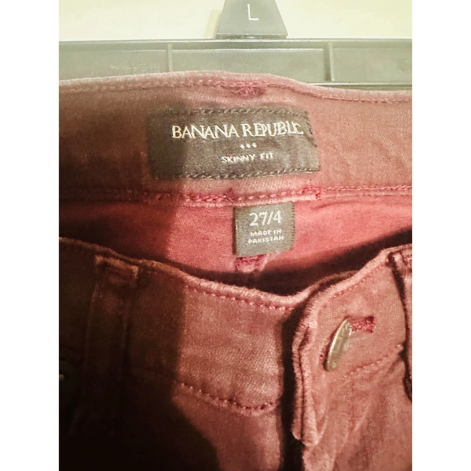 BANANA REPUBLIC Burgundy Maroon Skinny Fit Coated Denim Jeans size 27 - Image 4