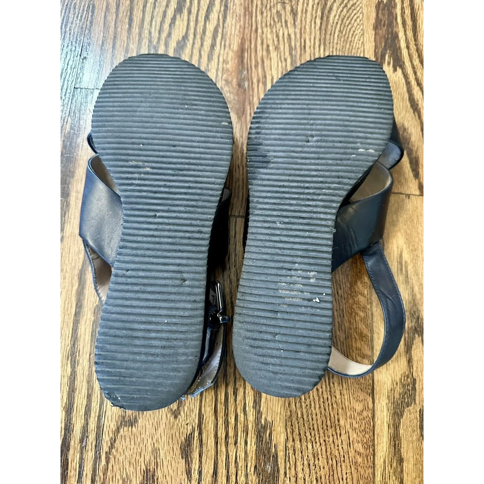 Antonio Melani Women's Black Leather Cross Over Strappy Low Platform Sandal Sz 6 - Image 3