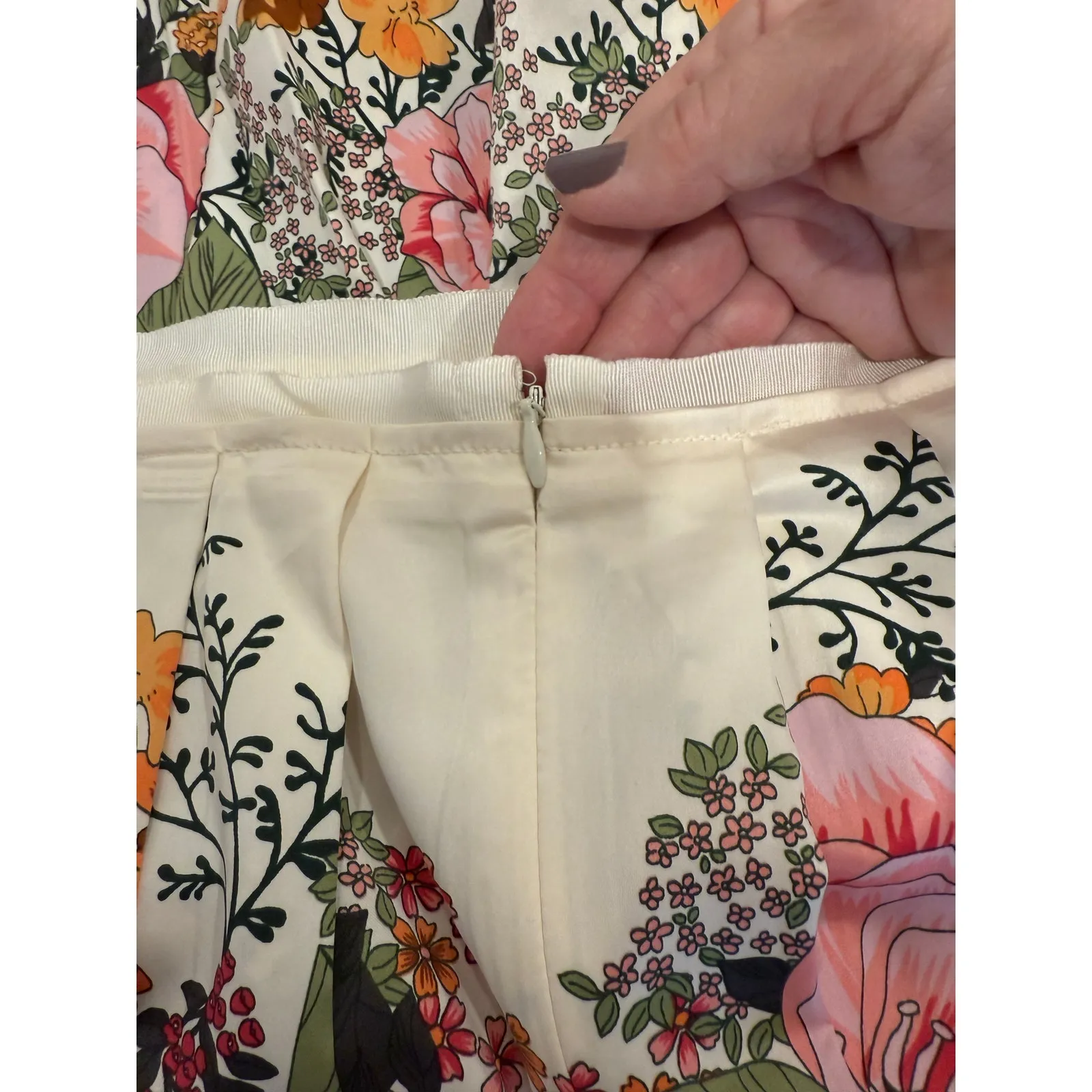 Old Navy Pleated Satin Mini Skirt Striped Floral Cream Women's Size 10 - Image 4