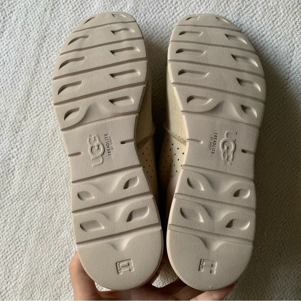UGG  10 treadlite shoes - Image 2