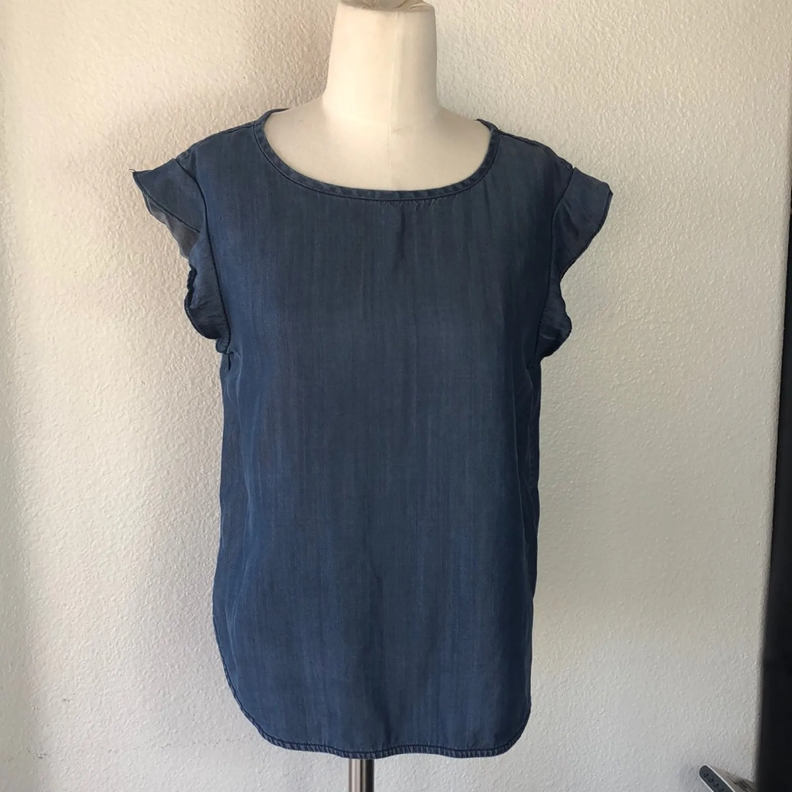 GAP chambray flutter sleeve top size S preppy nautical coastal grandma summer - Image 4