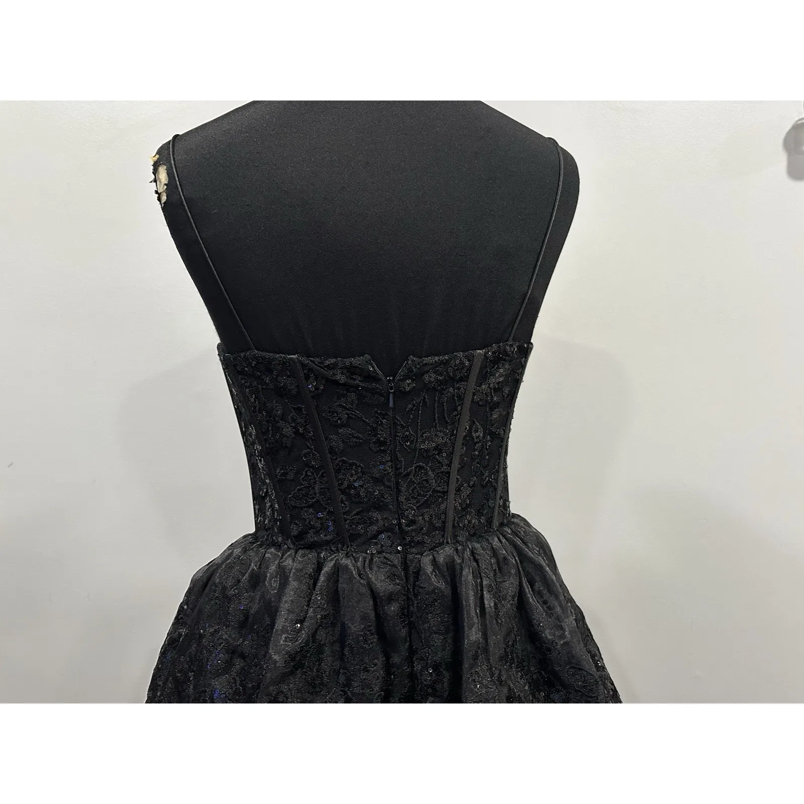 Jovani Embroidered Tiered Ballgown with Slit in black Sz 6 NEW - Image 6