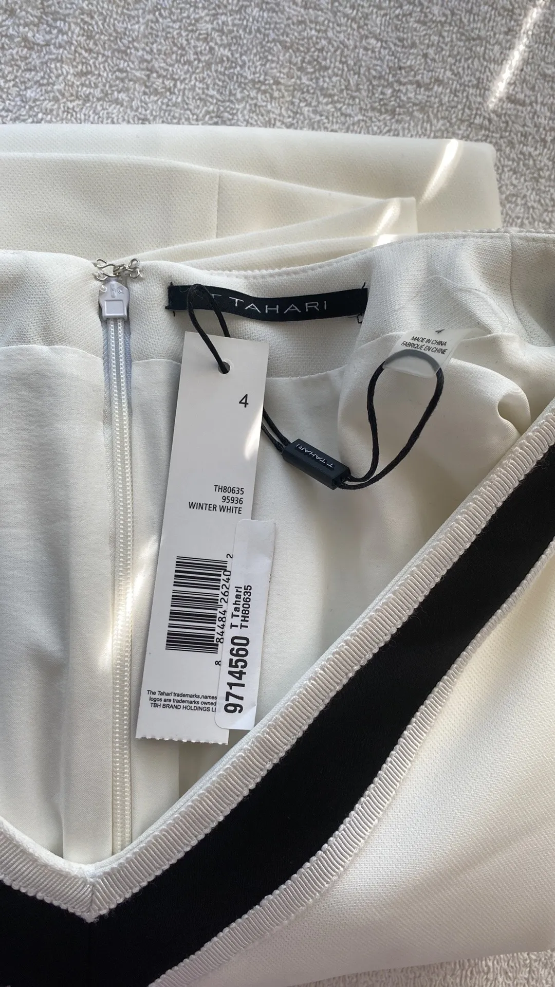 dress knee length V neck zip back short sleeves size 4 NWT - Image 10