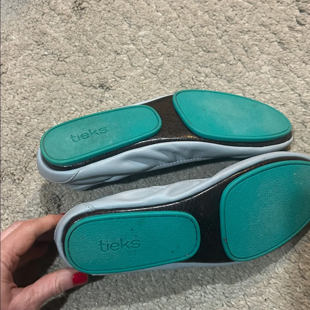 Light gray tieks size 10 EUC - Image 6