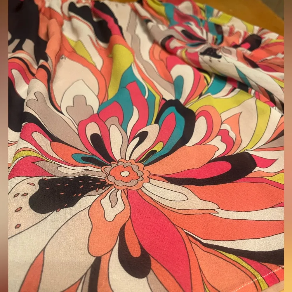 fully lined 100% silk 3/4 length sleeve scoop neck blouse, size Small - Image 2