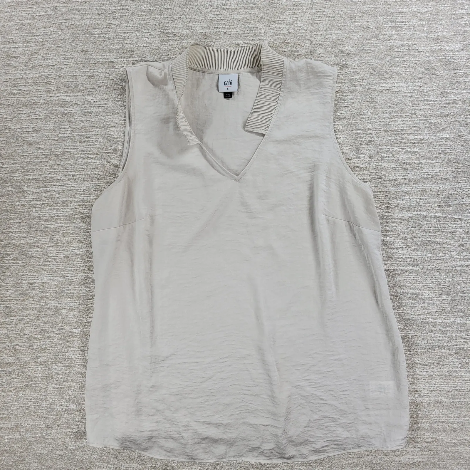 CAbi Snapshot Satin‎ Top Womens Large Ivory Pleated Collar V-Neck Tank Shirt - Image 5