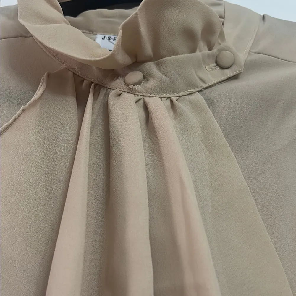 Elegant Cream J - Image 4