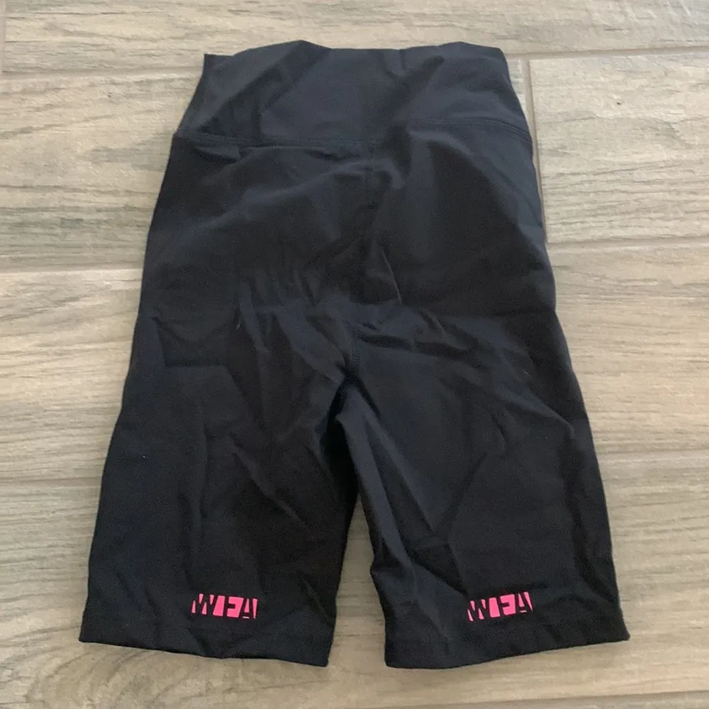 White fox active high waisted bike shorts - Image 3