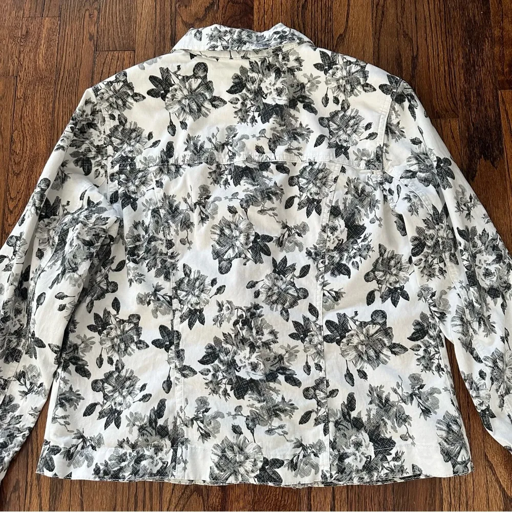Croft & Barrow 🦋  Floral Denim Button Down Jacket Medium - Image 9