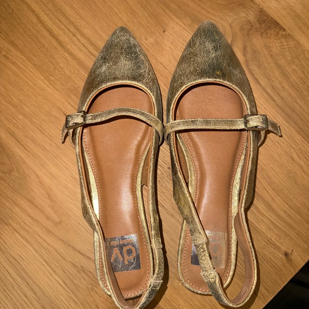 DV by Dolce Vita Metallic Gold Slingback Flats Size undefined - Image 6