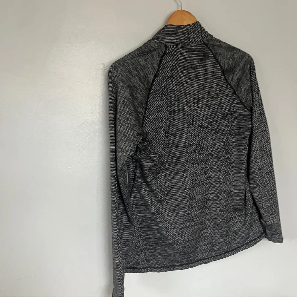 Old Navy Charcoal Long Sleeve Top with thumb holes - Image 5