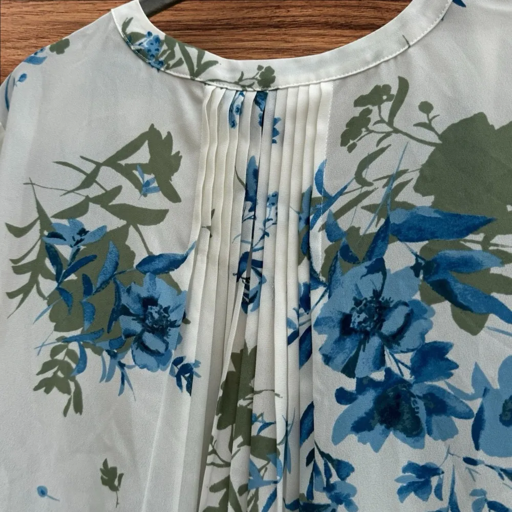 Sheer Floral Pintuck Blouse in Morganza - Image 9