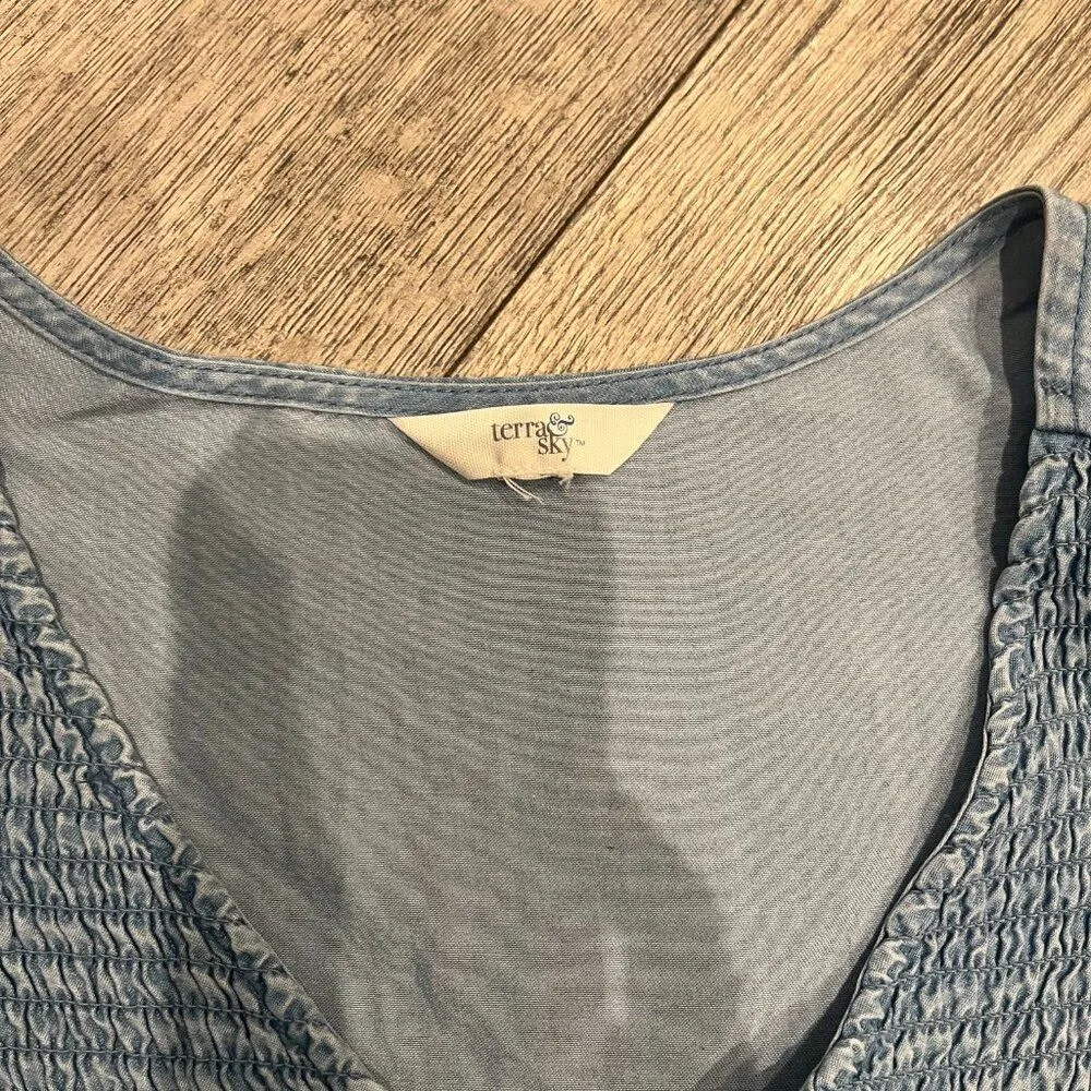 Terra&Sky Womens Denim Blouse 2X Short Sleeves 20W-22W V Neck Lyocell Flares Out - Image 2