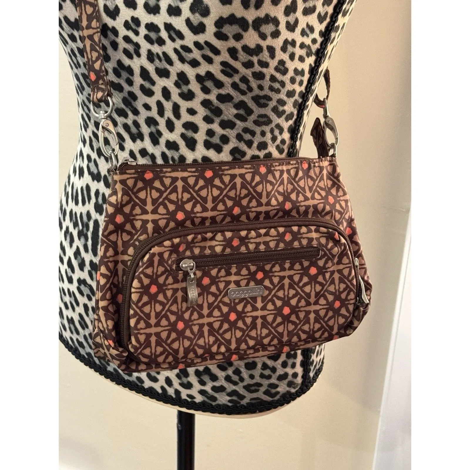 Baggallini Brown Crossbody Bag Purse Multiple Pockets Adjustable Zip Strap - Image 4