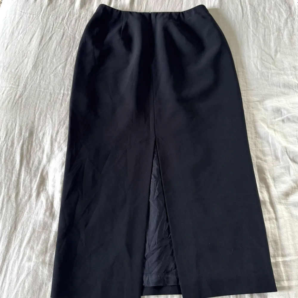 Jones New York Vintage Black Midi Pencil Skirt, size 10 - Image 5