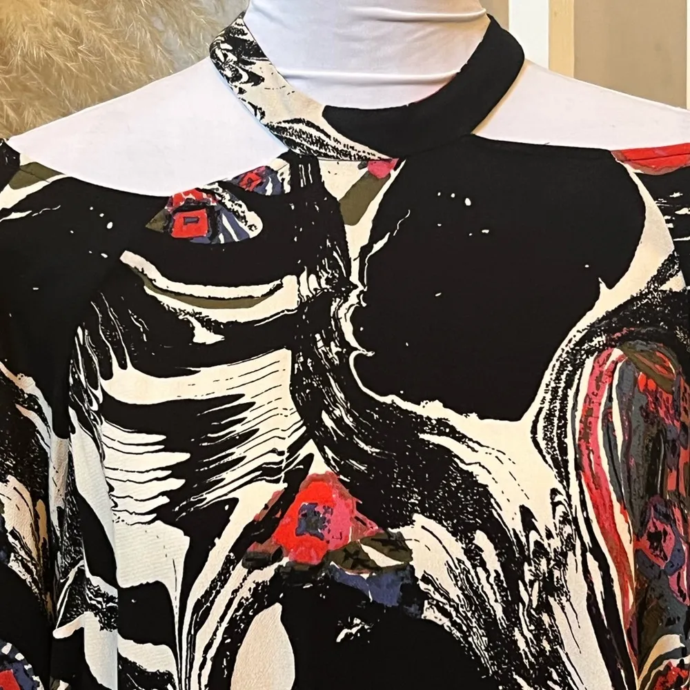 Drift Away Cold Shoulder Long Sleeve Top Size Small - Image 6