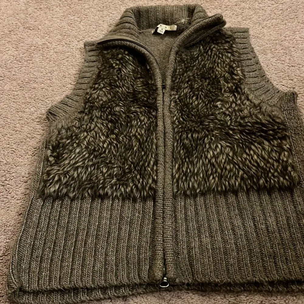 Cabi small fuzzy vest - Image 3
