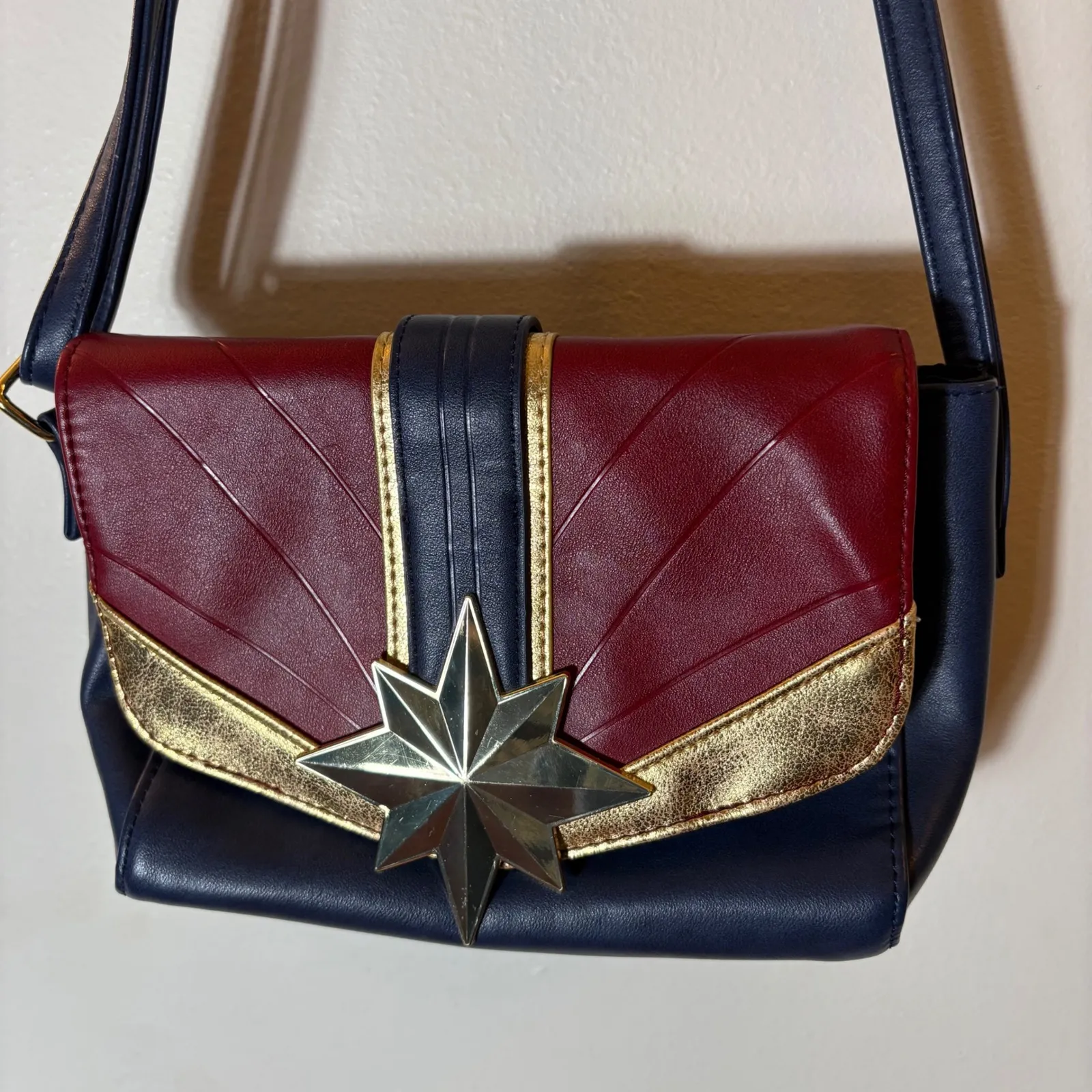 Captain Marvel Marvel Comics Crossbody Shoulder Bag Purse Star Logo - Image 2