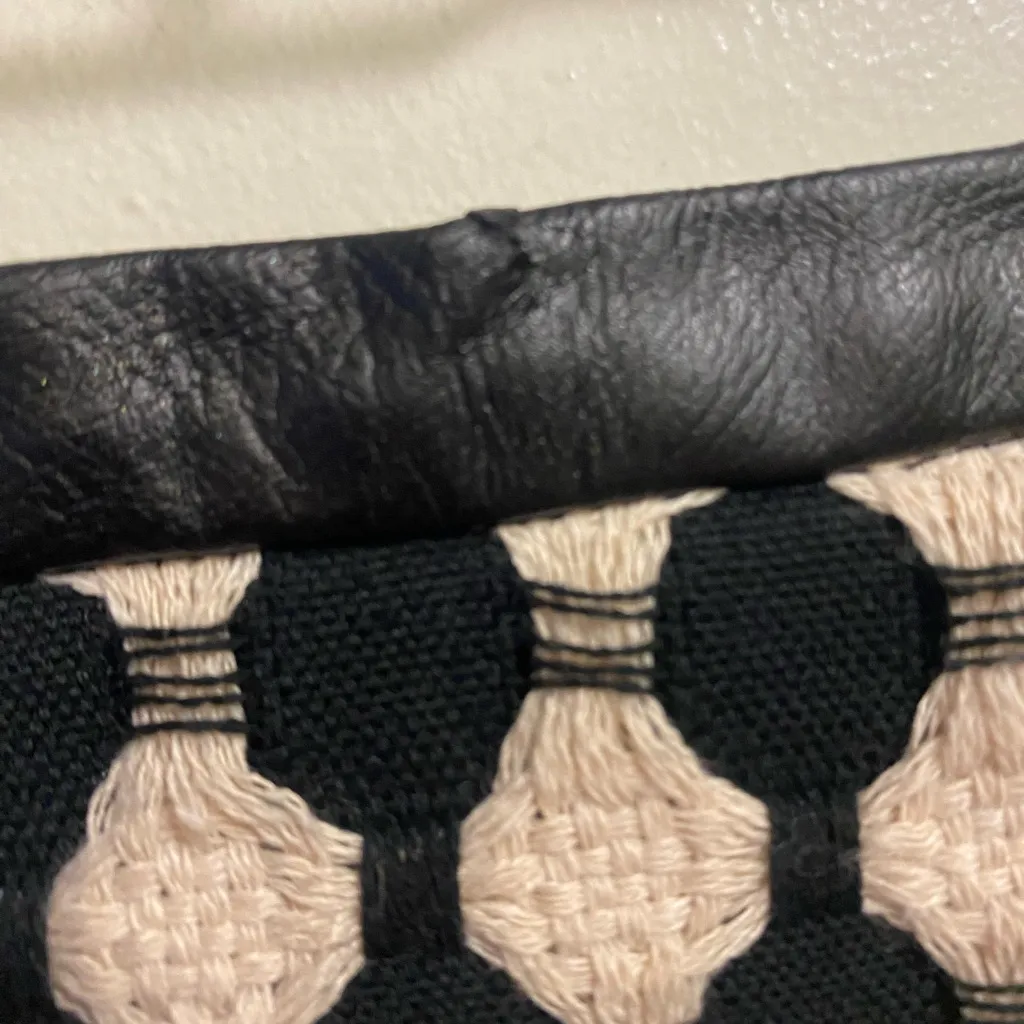 H&M Womens Mini Skirt Black & White Print Size 6 Waist 26” Worn At Top Of Waist - Image 3