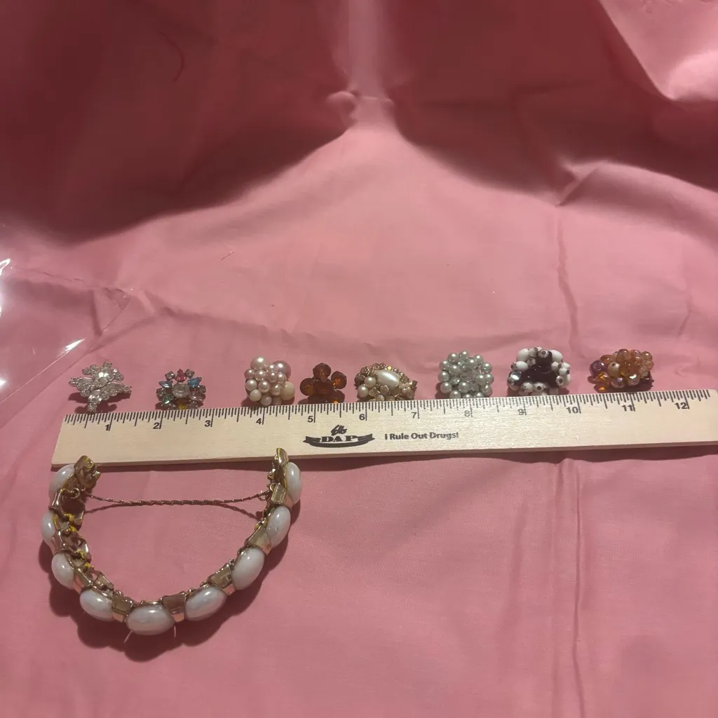 Eclectic Lot of Vintage Jewelry Bracelet Earrings Pins Clip On Screw On Earrings - Image 9