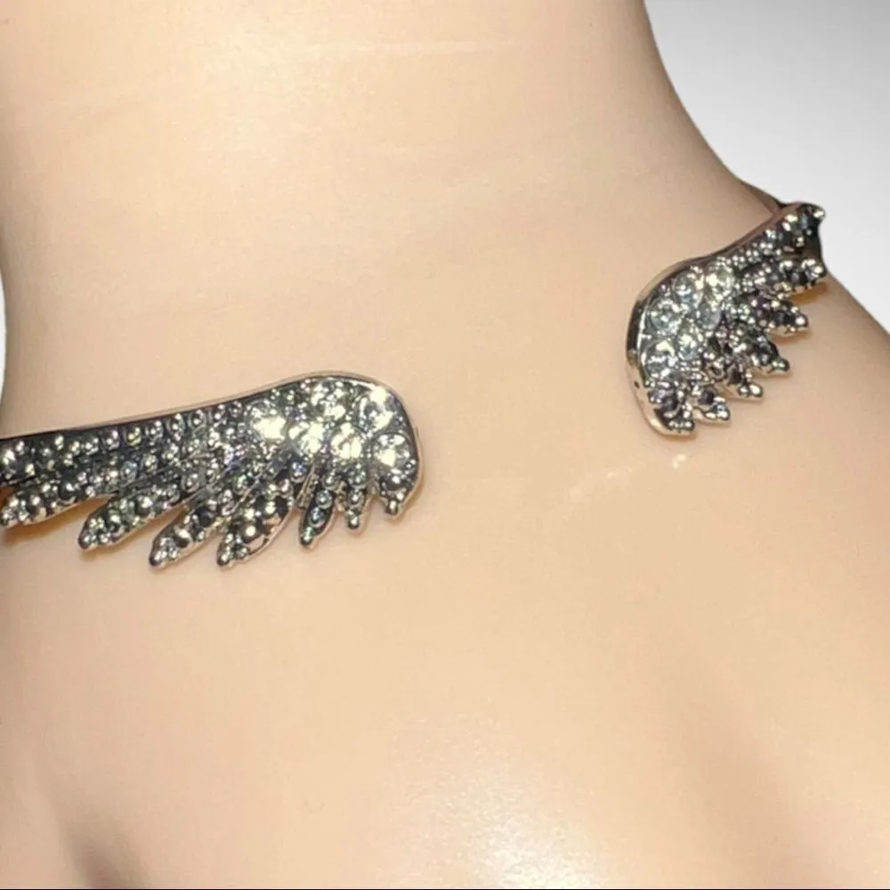 Beautiful silver angel wings bracelet with rhinestone incrusted design! Silver - Image 3