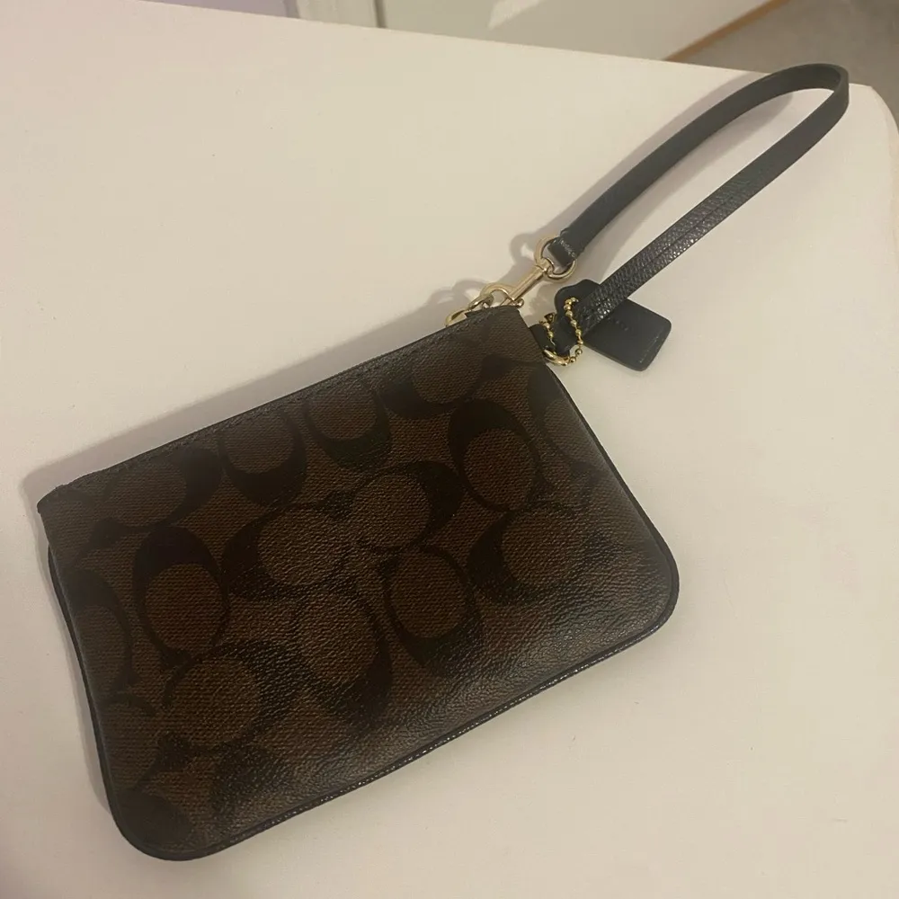 Coach Wristlet - Image 3