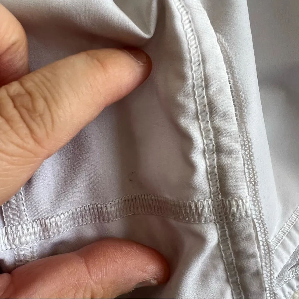 Lululemon Women’s Hotty Hot Cream‎ White Shorts Size 6 - Image 9